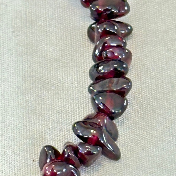 Red Garnet Chip Stone Stretchy Bracelet it Excellent Condition - Picture 2 of 13